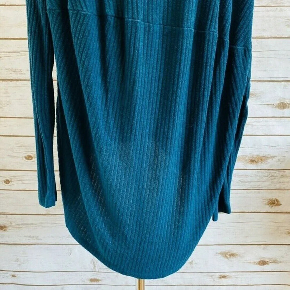 MONDAY Women Long Sleeve Pullover Turtleneck Green Asymmetrical Hem Top Sz M/L - Picture 10 of 11